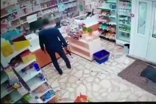 37-летний мужчина угрожал продавцу, с которым у него был конфликт.