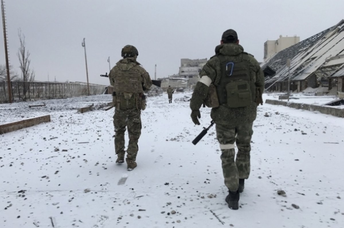 Бойцы ЧВК Вагнер собирают тела украинских военных в Артемовске