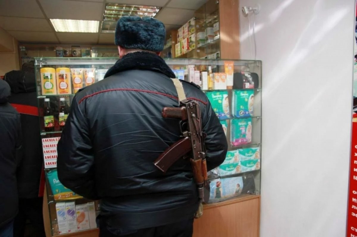 Полиция Барнаула выставила посты у торговых центров из-за угроз «ЧВК Редан»
