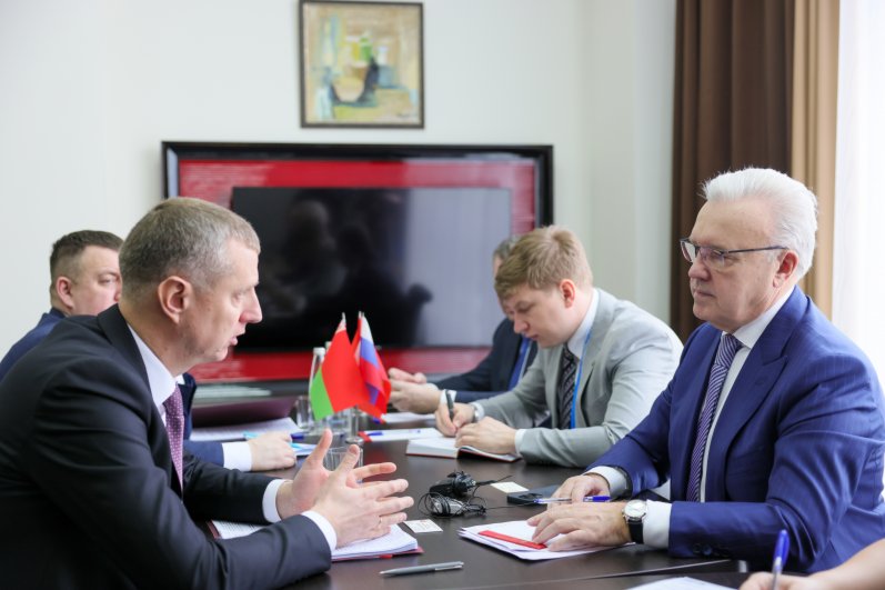 Губернатор Усс с делегацией из Беларусии.