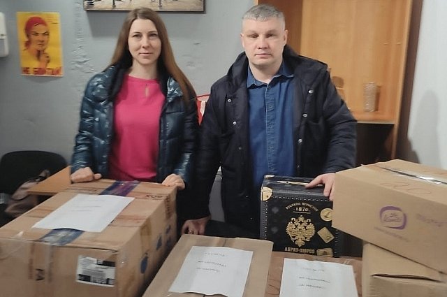Ольга вместе с добровольцами отправили бойцам пять партий окопных свечей бойцам в зону СВО.