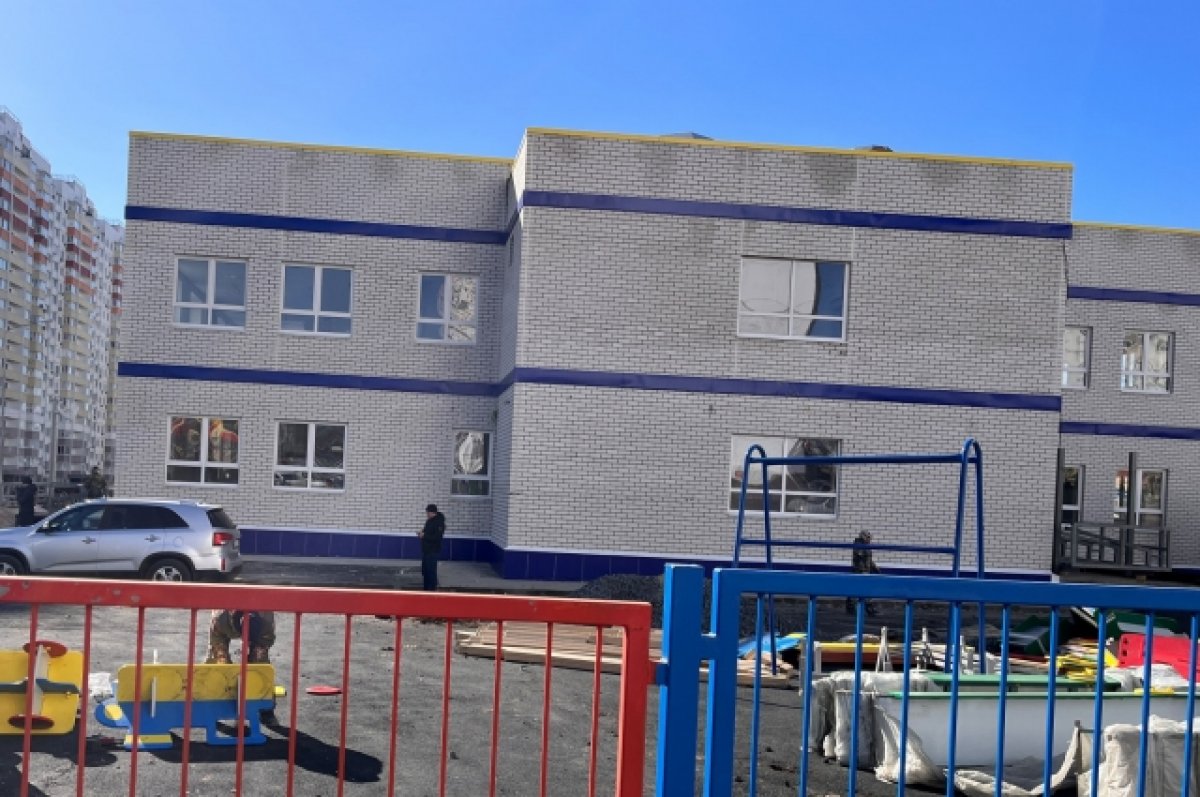В Ростове заканчивают возведение второго модуля школы в «Суворовском»