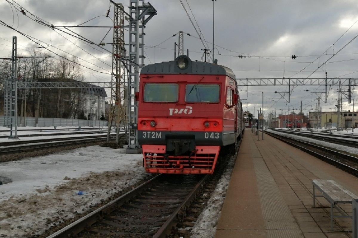 В поезде «Москва-Тверь» у женщины украли вещей на сумму 175 тысяч рублей |  АиФ Тверь