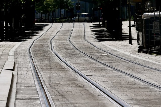 В Орске разгорелся скандал из-за неотремонтированной дороги и трамвайных путей