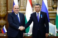 Председатель правительства РФ Михаил Мишустин и премьер-министр Таджикистана Кохир Расулзада (справа)