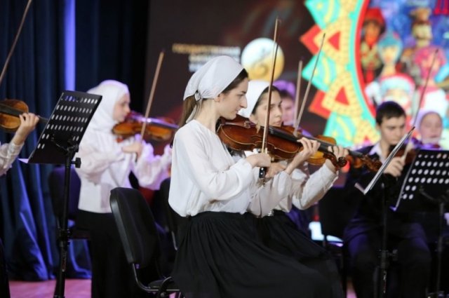 Выпускников детского симфонического оркестра в Чечне приглашают работать в филармонию.