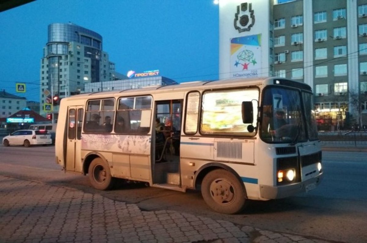 Автобусы якутск. Автобус Якутск. Якутский автобус. Якутск маршрутка. Автобус город Якутск.