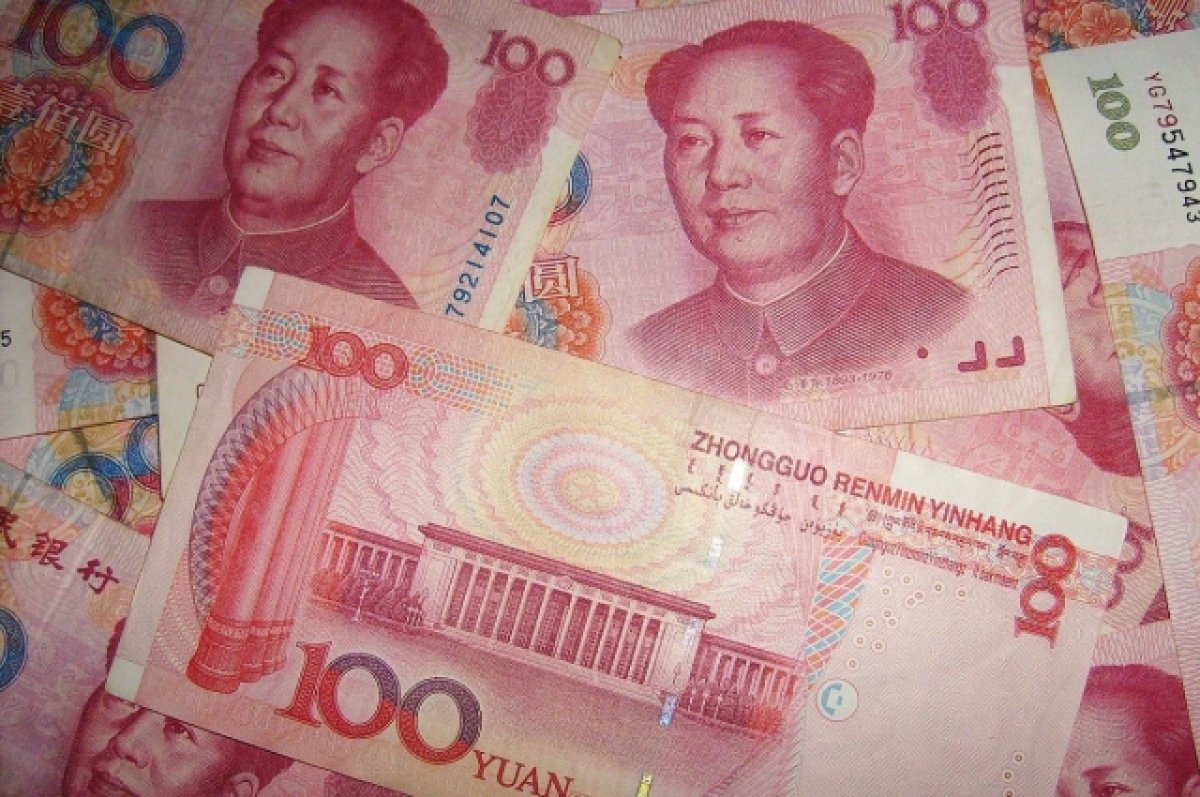 Юань по итогам февраля опередил доллар на российских торгах