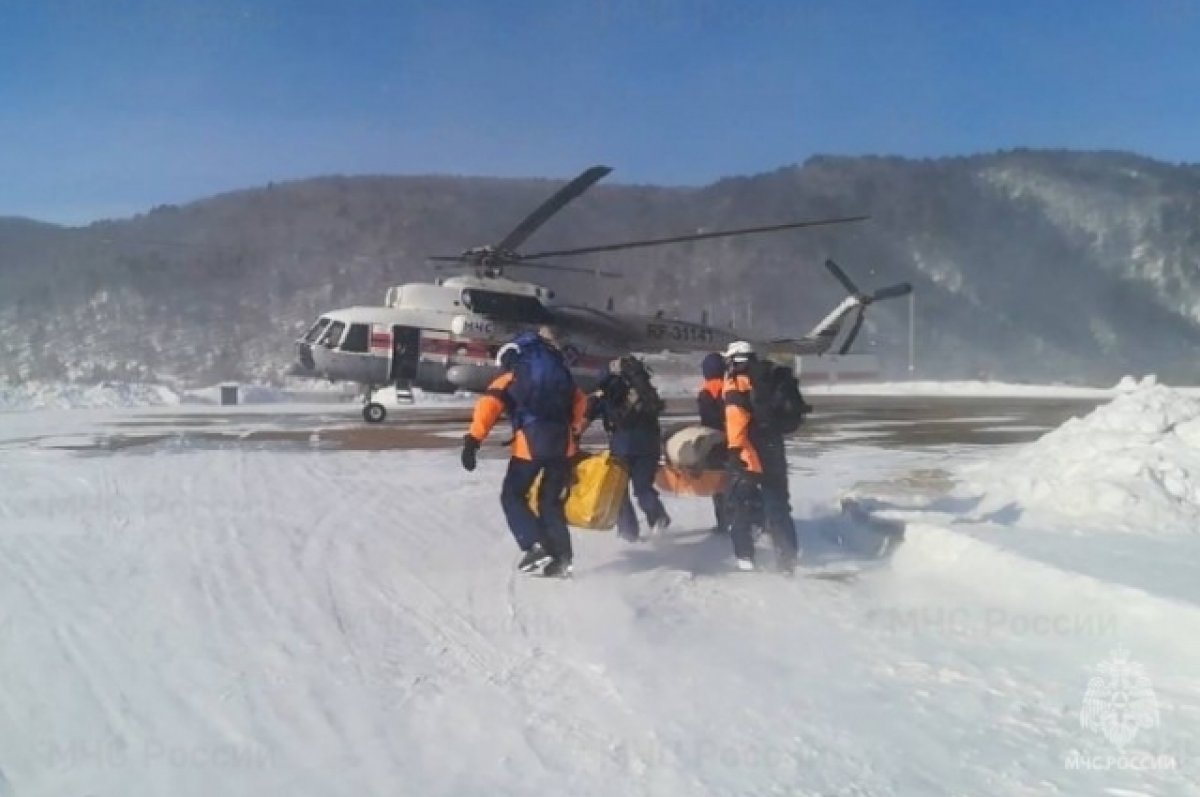 Сотрудники МЧС доставили в больницу пострадавших в горах Бурятии туристок