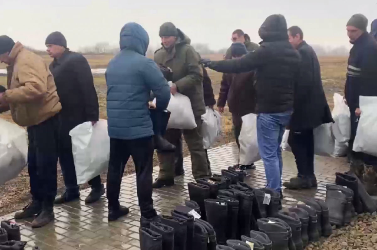 Минобороны РФ показало кадры возвращениях военных из украинского плена