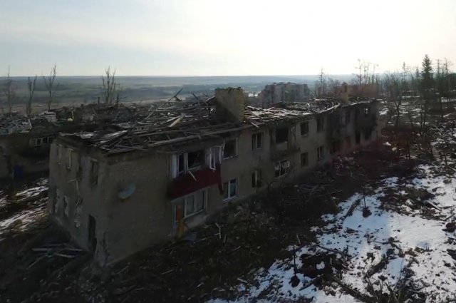 Жилые дома, разрушенные в результате обстрелов в Артемовске (Бахмут). 