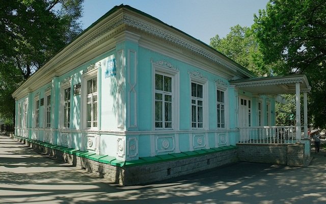 Дом Сапожниковой, точный год постройки неизвестен. Здесь жил директор детского Верненского приюта.