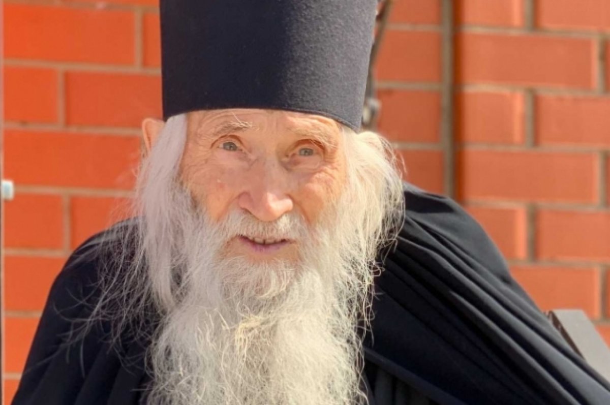 Патриарх Кирилл поздравил своего духовника старца Илия с 91-летием