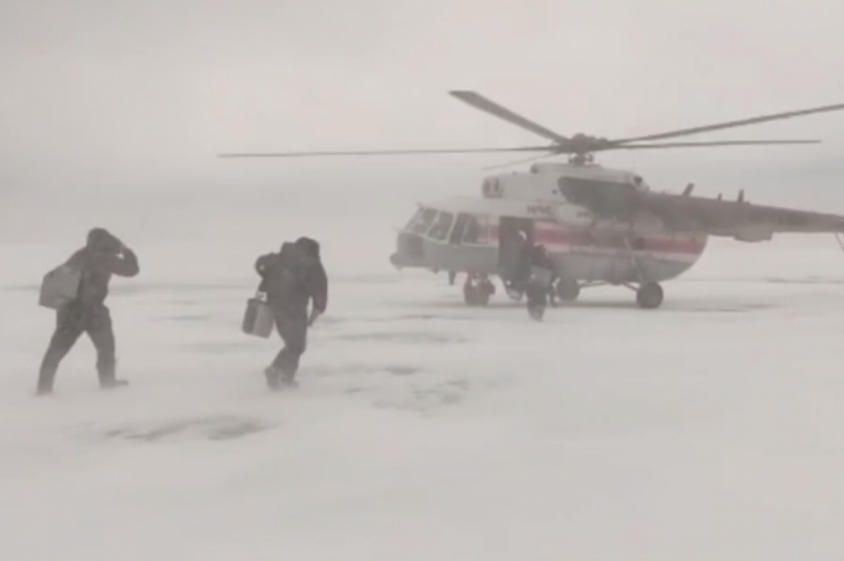 Спасательная операция завершена. МЧС спасение на льдине. Вертолет. Вертолет МЧС. Спасательная операция.