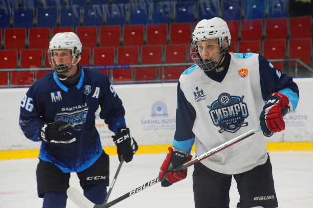 В первом этапе соревнований «Кристалл» провел с «Сибирью» четыре встречи, в одной из которых островным хоккеистам удалось одержать победу.   