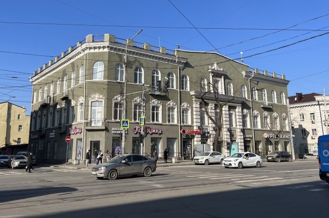 Сейчас дом на Будённовском, 17, показывают туристам, но скоро на его месте может появиться офисный центр.