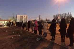Утром непросто уехать в центр из спальных районов, например, из Вертолётного поля.