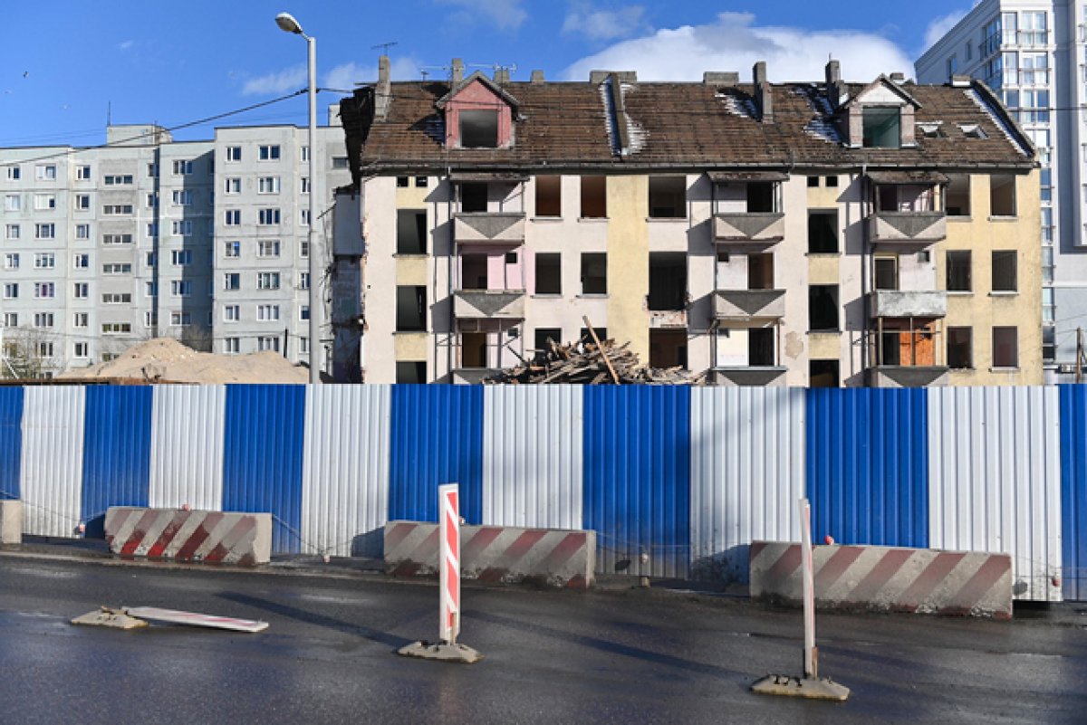 В Калининграде идет снос дома на Галицкого, вставшего на пути нового моста  | АиФ Калининград