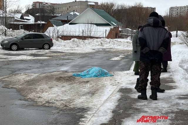 Тело нашли возле многоэтажного дома на улице Ординской.