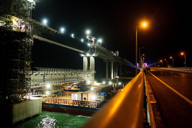 Завершился монтаж первого пролета железнодорожной части Крымского моста