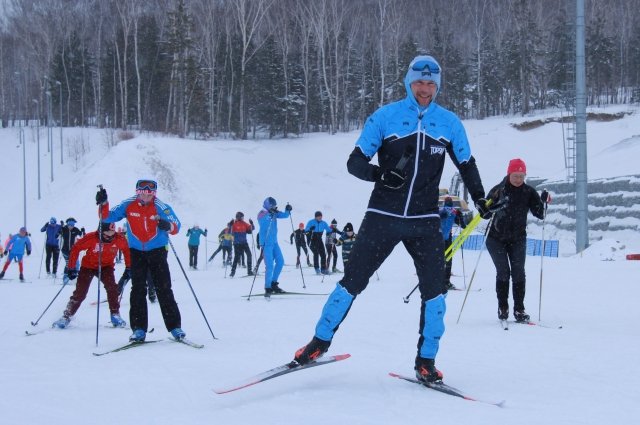 Александ Панжинский проводит открытый мастер-класс по лыжным гонкам.