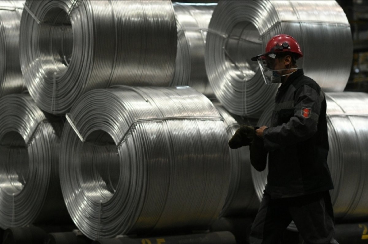 Канада ввела запрет на импорт алюминия и стали из России