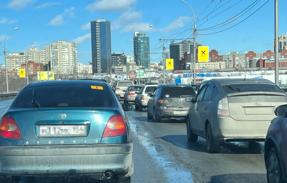 Лето в новосибирске 2024. Автомобильная пробка. Димитровский мост. Пробки Новосибирск. Октябрьский мост пробки Новосибирск.