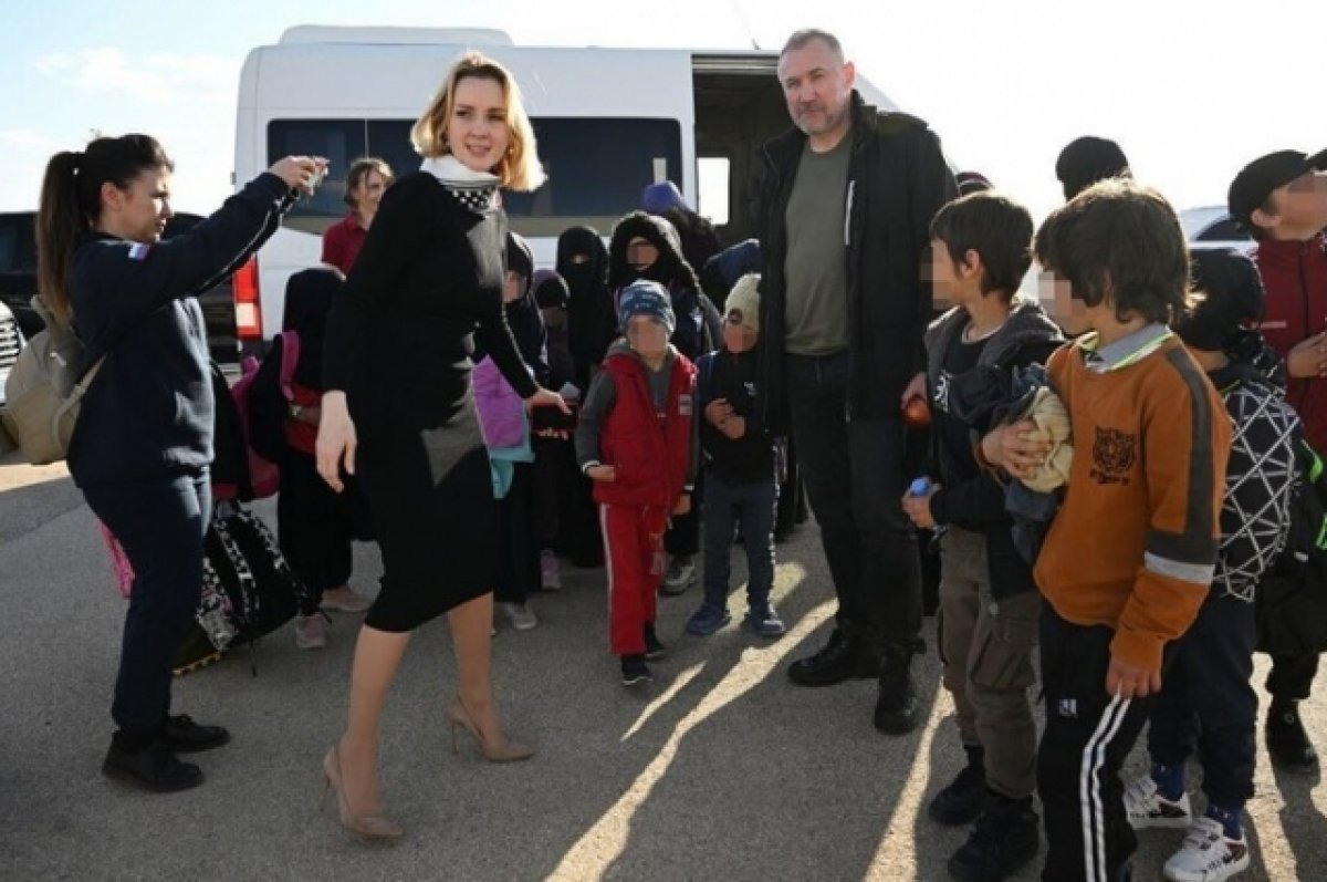 В Россию вернули 56 детей-сирот из лагерей беженцев в Сирии
