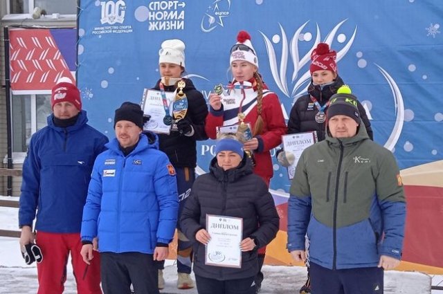 Золото завоевала Анна Кожинова из Южно-Сахалинска, финишировав с результатом 53 минуты и 10,7 секунды. 