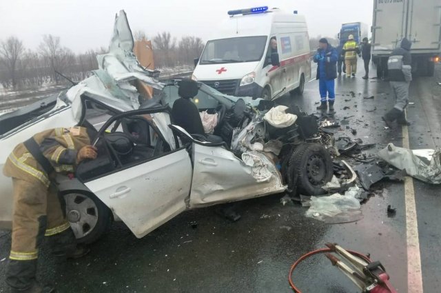 В Тоцком районе в столкновении Skoda с грузовиком погиб 39-летний мужчина.