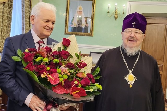 Митрополит Пантелеимон поздравил с 85-летием Всеволода Севастьянова.