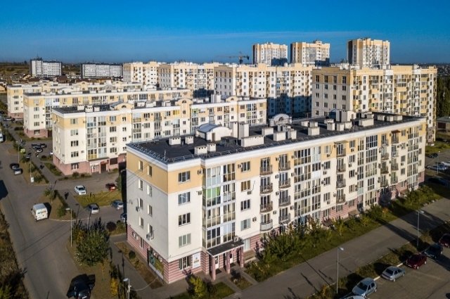 Жилой квартал расположен в Советском районе Волгограда.