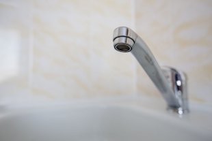 По вопросам водоснабжения необходимо обращаться в диспетчерскую «РВК-Сахалин» по телефонам: 72-32-40, 49-79-25.