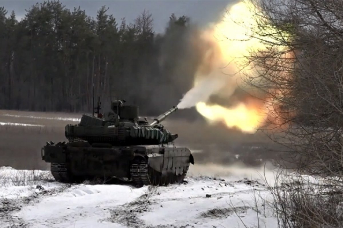 МО: экипажи Т-90М интенсивно тренируются уничтожать на Украине танки НАТО