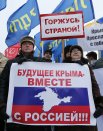 Участники митинга в Ярославле в поддержку итогов референдума в Крыму.