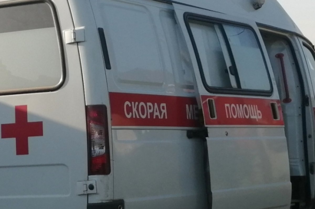 Шесть человек пострадали в ДТП на остановке в Петербурге