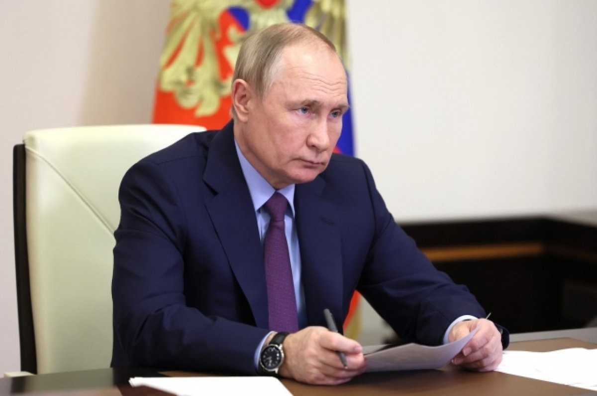 Путин подписал закон о штрафах за дискредитацию добровольцев СВО