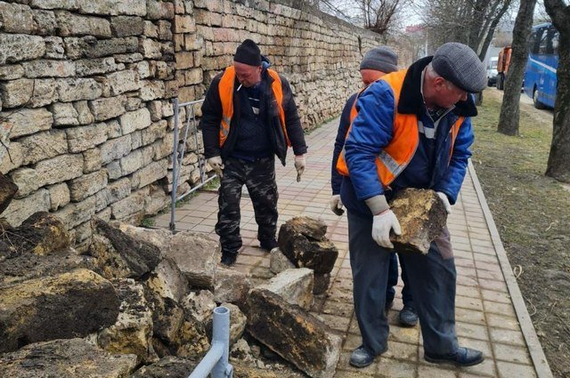 Старинную кладку пообещали восстановить.