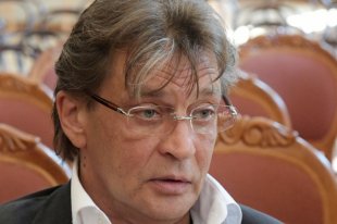 Домогаров опроверг слухи о своем отъезде