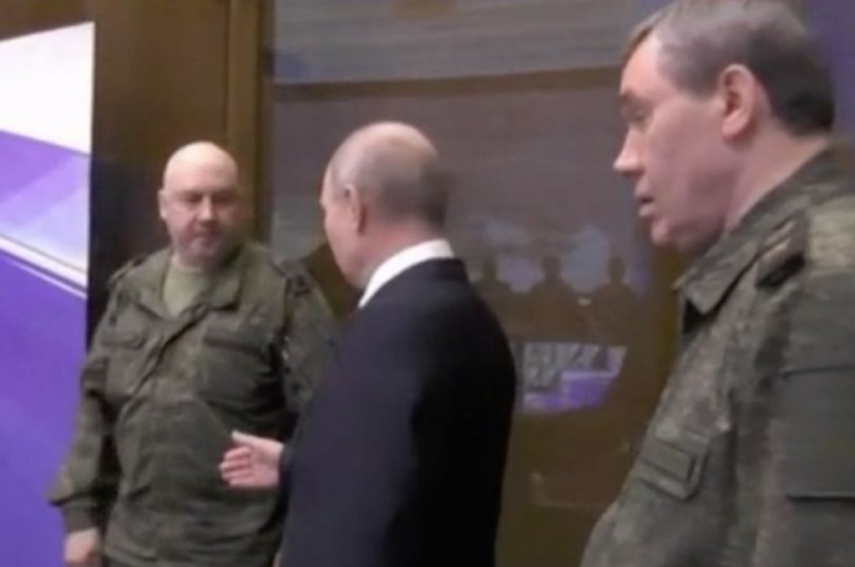 Путин и начальник Генштаба ВС РФ Герасимов обсудили ситуацию в зоне СВО