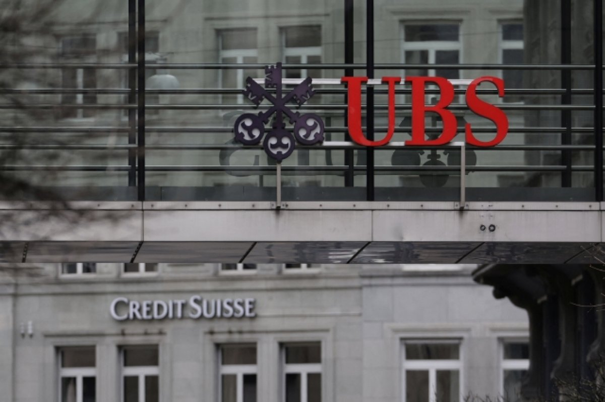Крупнейший швейцарский банк UBS поглотил Credit Suisse