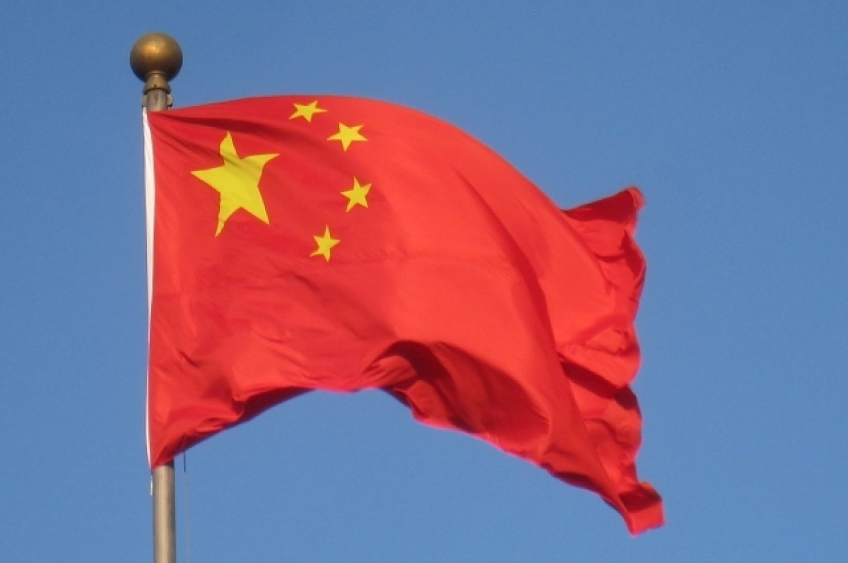 Си Цзиньпин приехал в отель в Москве под крики толпы с флагами РФ и Китая