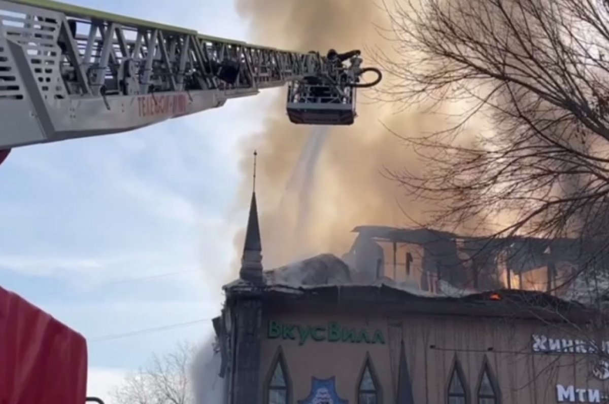 В Москве произошел пожар в здании с магазином и кафе
