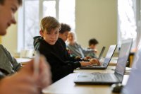 С 8-го класса школьники могут бесплатно осваивать программирование на двухлетних курсах «Код будущего».