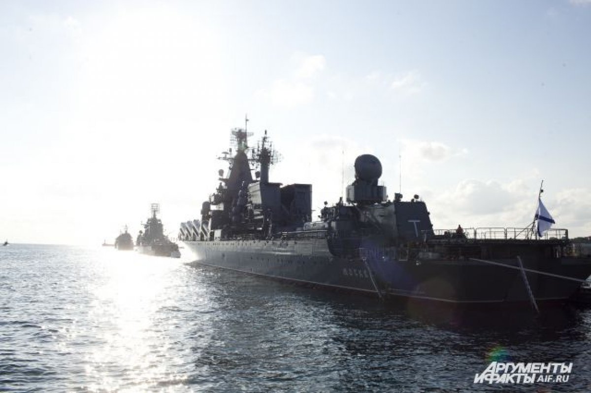 Три российских корабля провели учебные стрельбы в Черном море