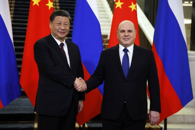 Председатель правительства России Михаил Мишустин и председатель Китайской Народной Республики Си Цзиньпин во время встречи. 21 марта 2023. 