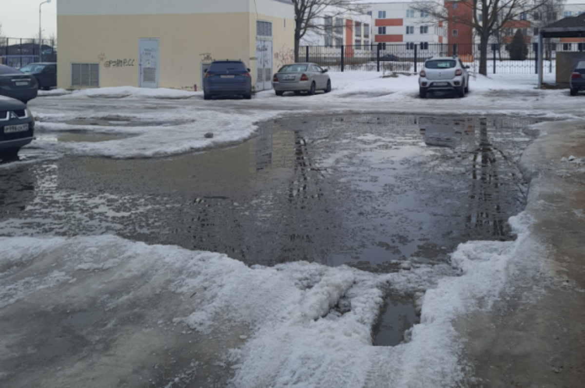 В Твери между домами образовалась огромная лужа | АиФ Тверь