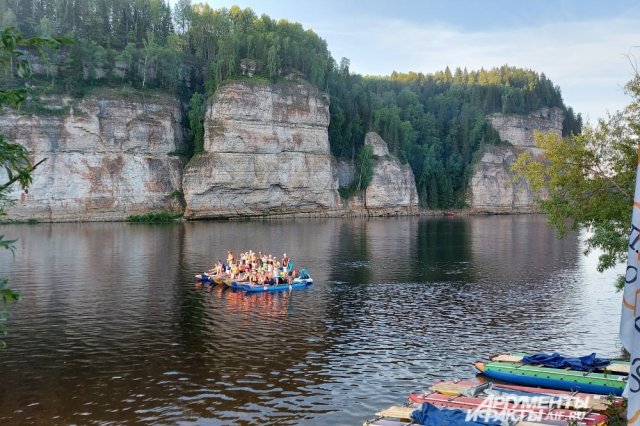 Тысячи туристов ежегодно сплавляются по рекам Прикамья.