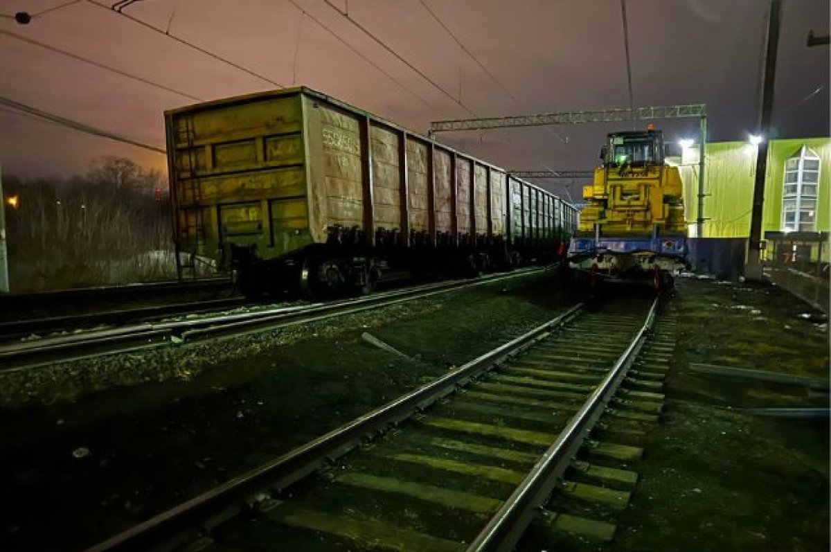 В Екатеринбурге 13 вагонов с известняком сошли с рельсов