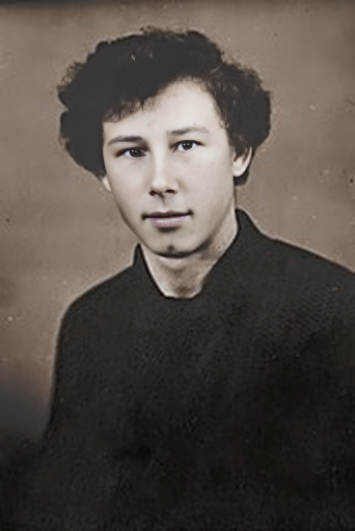 Сергей Дмитриевич после армии. Тут он уже работал токарем на цемзваводе, а снимали его, чтобы разместить портрет на доске почёта в механическом цехе.